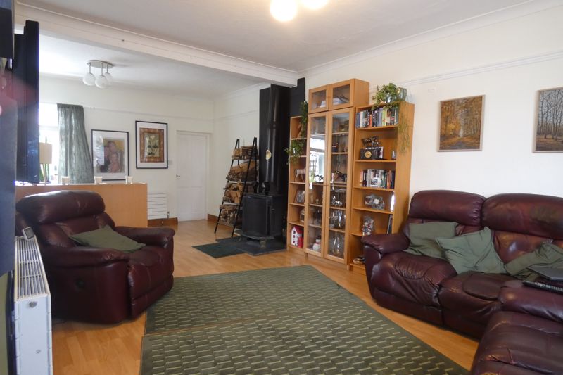 Lounge/Diner- click for photo gallery